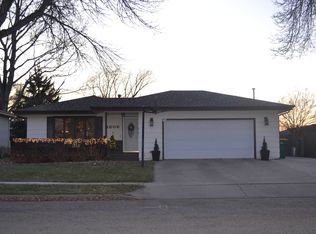 1606 Omaha Dr, Bismarck, ND 58504