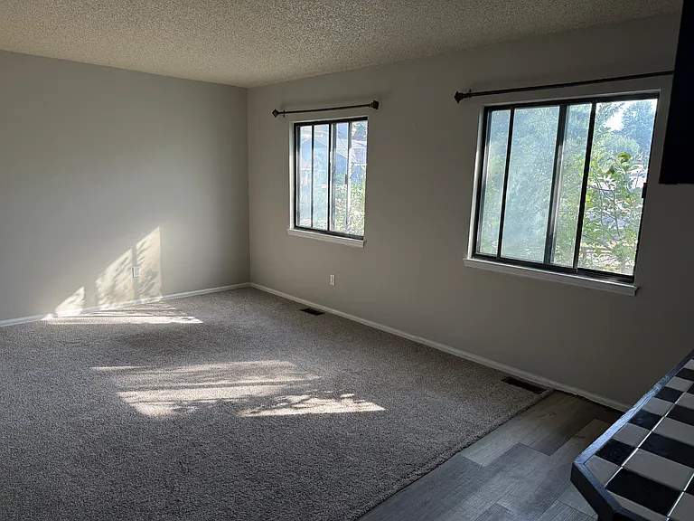 2064 Turner Ct — Photo 2