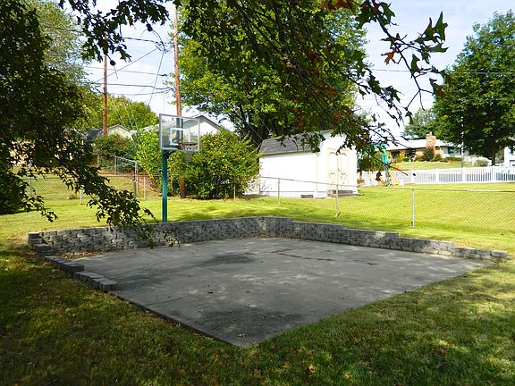 3rd image of 5904 Foxboro Ln