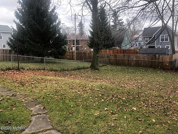 4th image of 904 Bates St SE