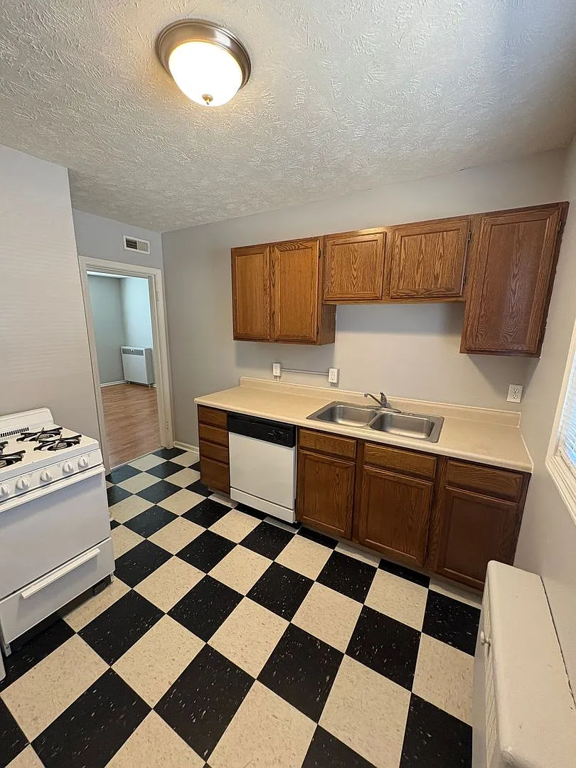 Hillside Court Apartments (306 N. 31st Ave.) — Photo 4