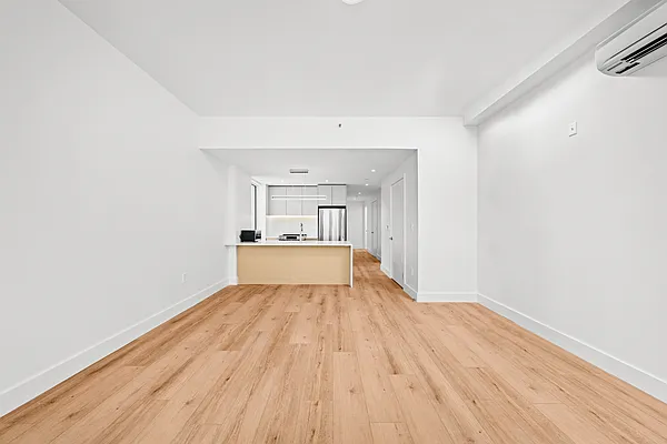 Living room, photo 1