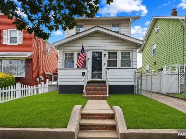 7 Laurel Pl, East Rutherford, NJ 07073