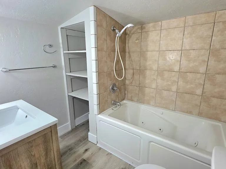1658 Gibson Ave — Photo 7