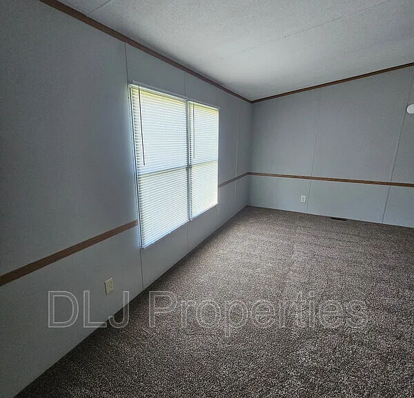 1376 Providence Rd — Photo 9
