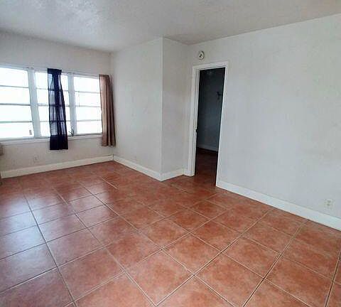 3rd image of 803 Selkirk St #1