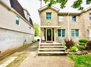 412 Manhattan St, Staten Island, NY 10307