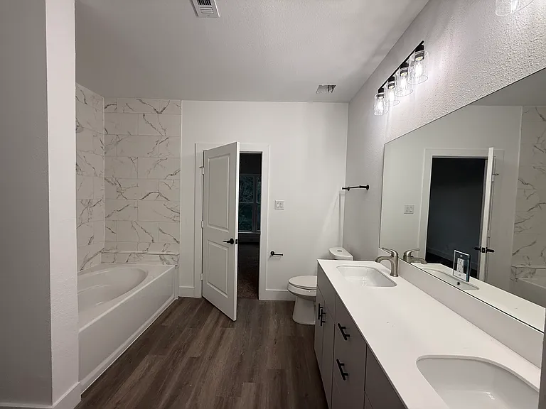Pin Oak — Photo 16