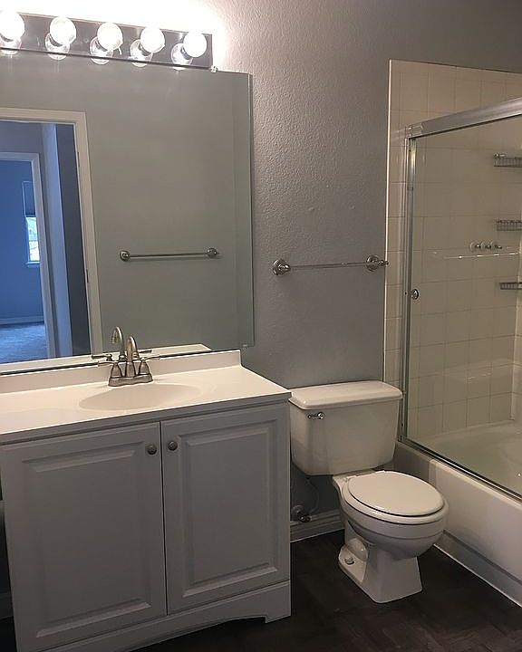 Upstairs full bath