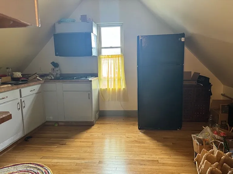 780 University Ave — Photo 15