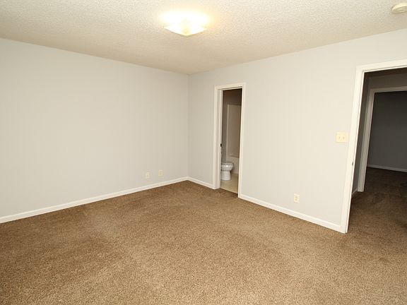 5th image of 3268 Tower Dr Unit B