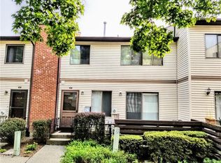 480 Country Club Ln, Pomona, NY 10970
