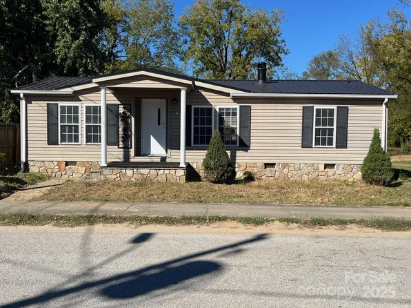 29 E Mitchell St, Old Fort, NC 28762