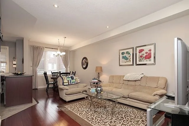 16 Thatcher Cres — Photo 15