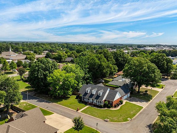 4th image of 940 Jaci Ln
