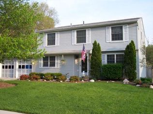 15013 Kamputa Dr, Centreville, VA 20120