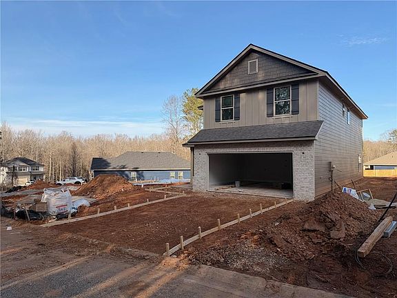 3rd image of 524 Creek Rd