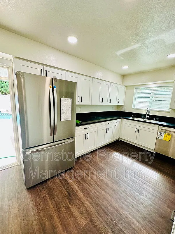 College Grove — Photo 3
