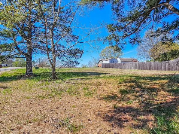 121 Coon Creek Dr, Eufaula, OK 74432