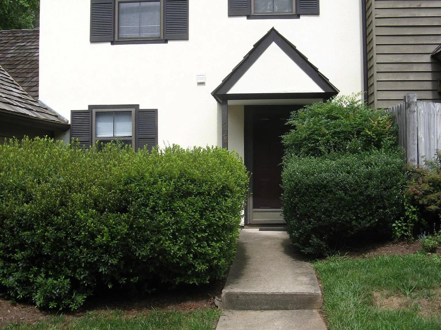 738 Exton Ct — Photo 2