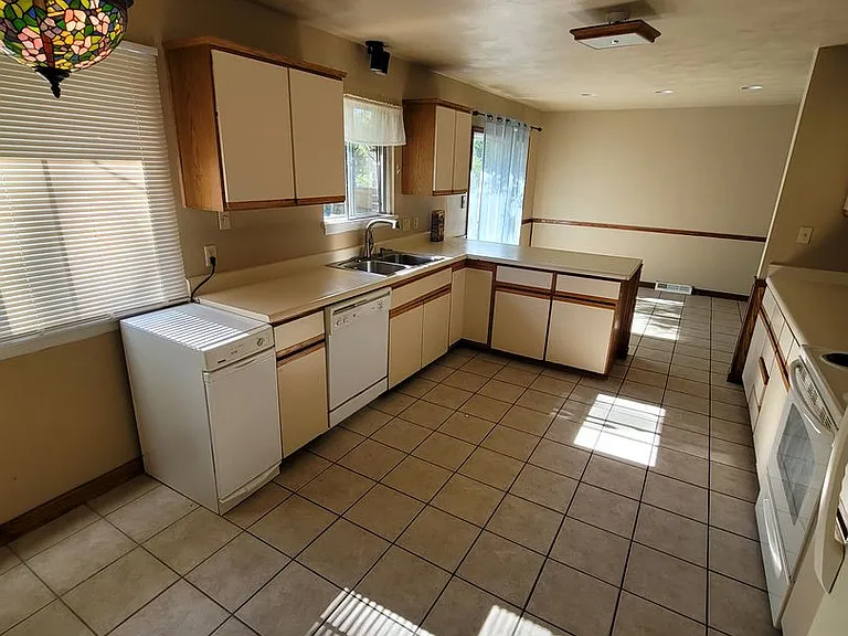 3917 Applewood Dr — Photo 10