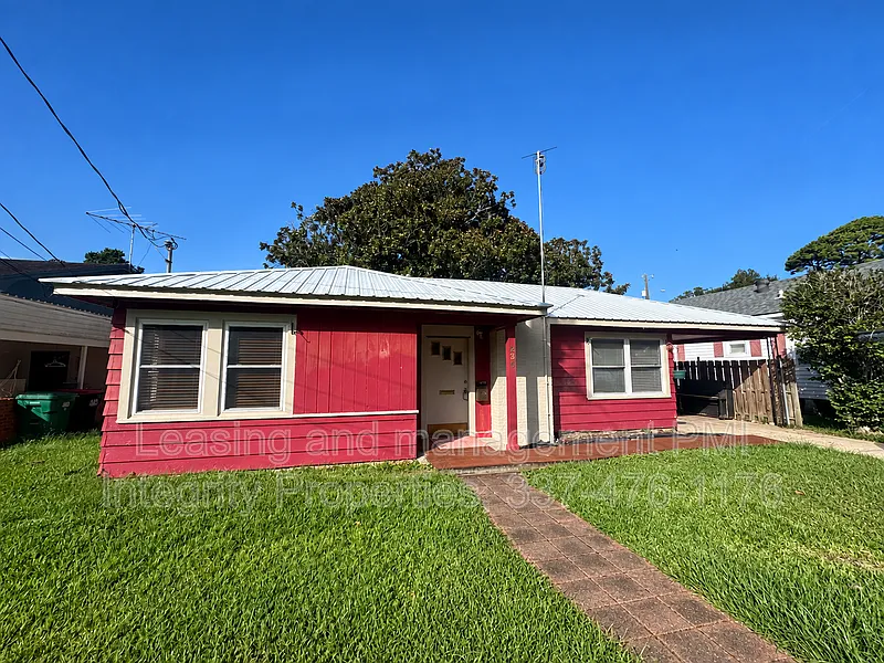 2 bed, 1.0 bath, 1300 sqft, $1,350 — Photo 1