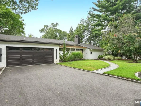 502 Ridgeland Ter, Leonia, NJ 07605