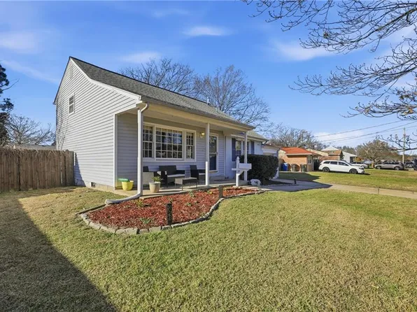 945 Redwood Cir, Virginia Beach, VA 23464