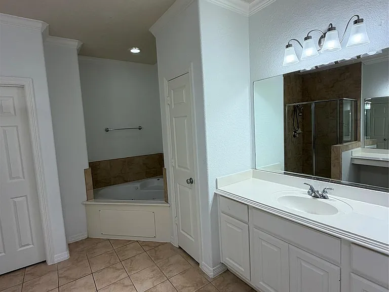 11602 Royal Oaks Xing — Photo 31