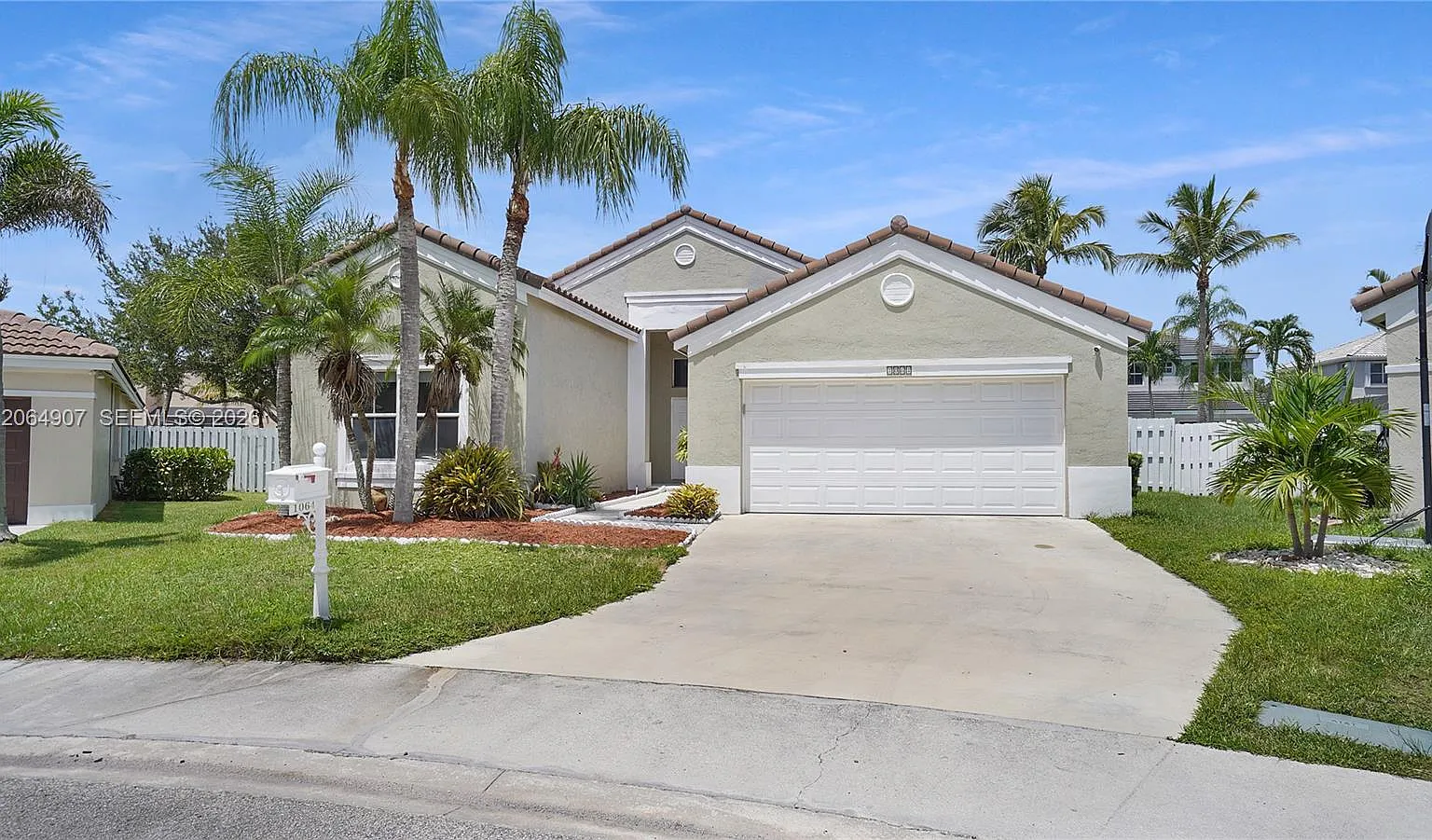 4 bed, 2.5 bath, 2055 sqft, $5,800 — Photo 1