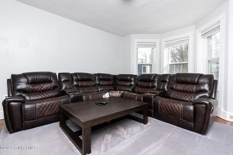 5th image of 1045 University Place