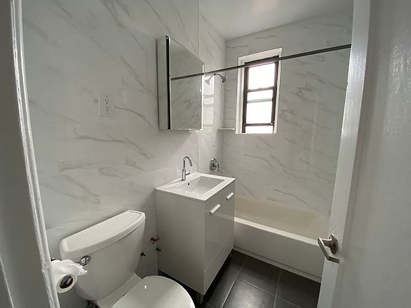 5th image of 83-52 Talbot St #3