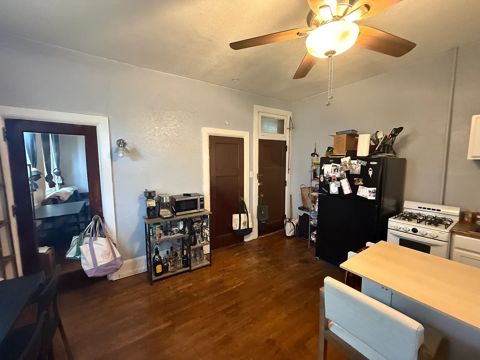 1 bed, 800 sqft, $1,200 — Photo 3