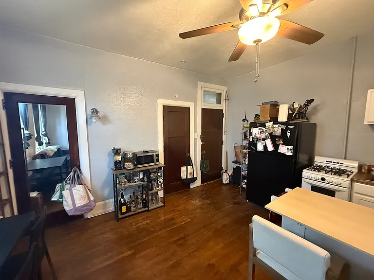 366 S Winebiddle St #6 — Photo 3