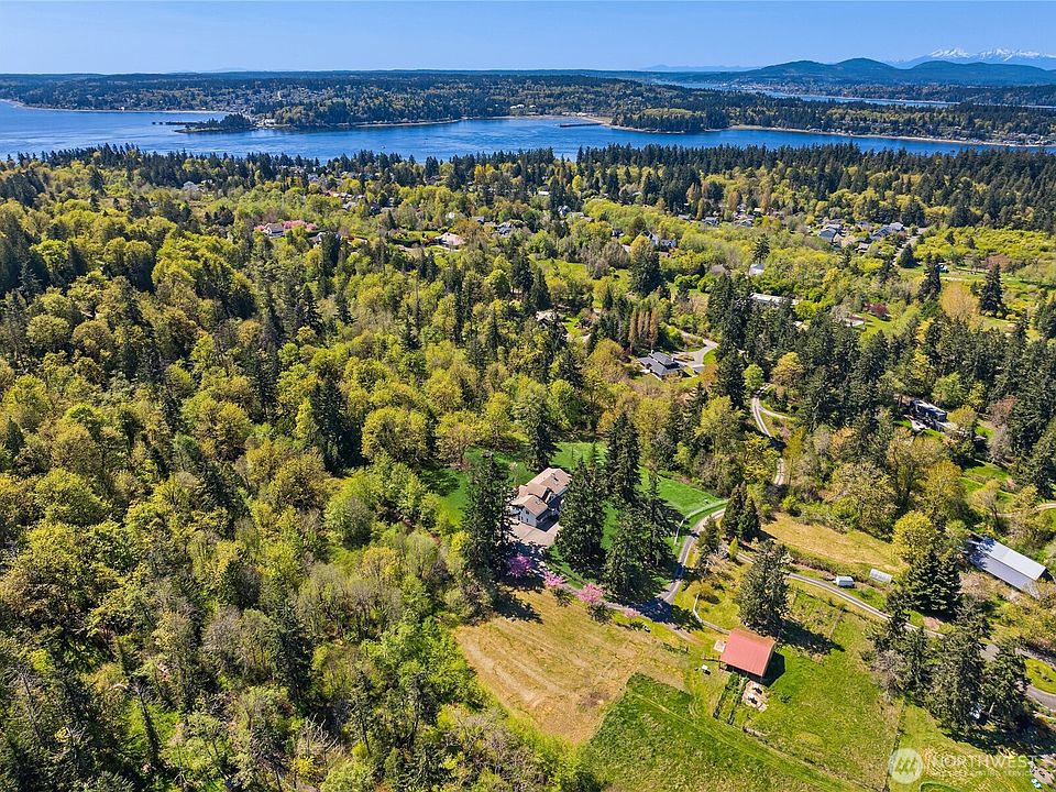 2nd image of 2433 Country View Lane NE