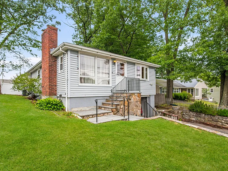1364 Trapelo Rd — Photo 23