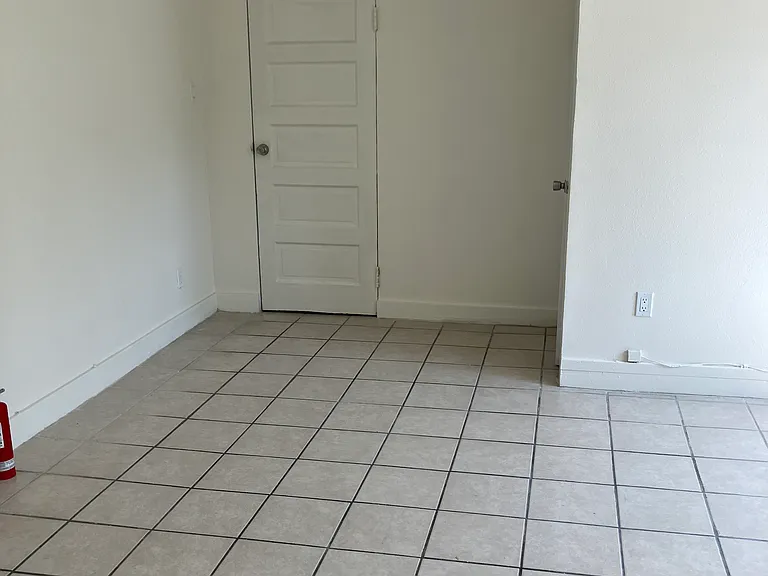 218 Glendale Blvd #3 — Photo 4