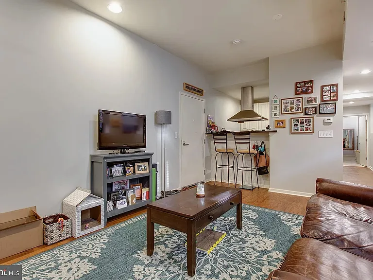 1211 Light St #T6 — Photo 2