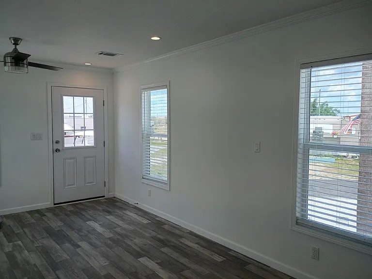 Sunshine MH & RV Resort — Photo 112