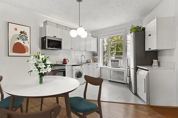 Sold by Compass | media 10