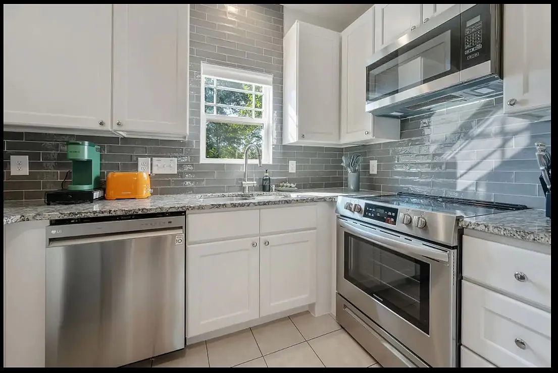 kitchen with ss appliances and granite tops - 1100 Coleman St