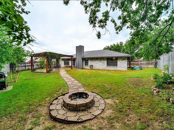 4th image of 5805 Shady Springs Trl