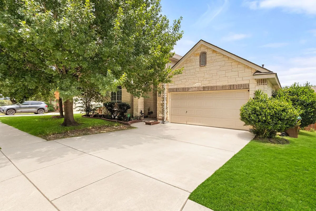 4 bed, 3.5 bath, 3289 sqft, $2,750 — Photo 2