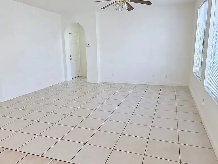 1022 Lone Pine River Ave — Photo 11