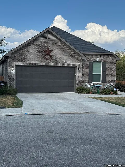 4 bed, 2.0 bath, 2309 sqft, $2,400 — Photo 2