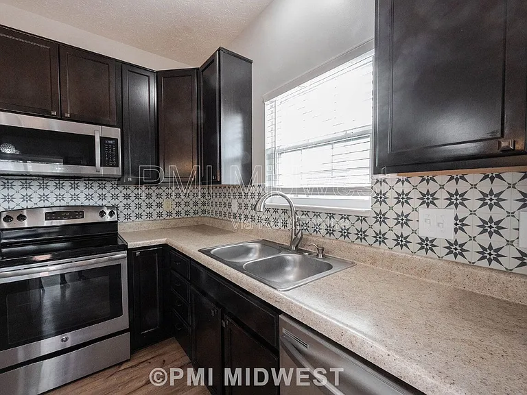 8802 Benjamin Ln — Photo 12