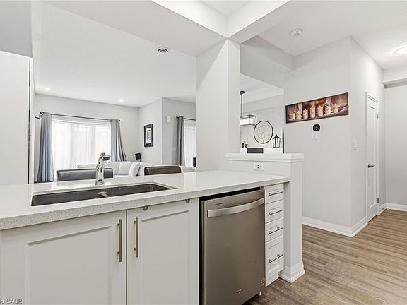 4th image of 58 Waterlily Cres
