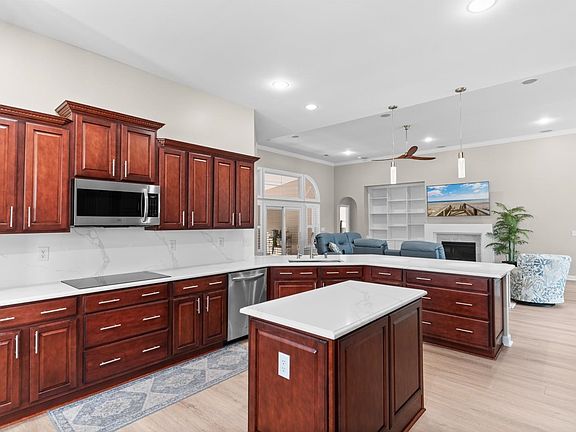 4th image of 194 Cypress Creek Dr.