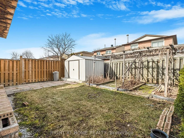 39 Martindale Cres — Photo 14