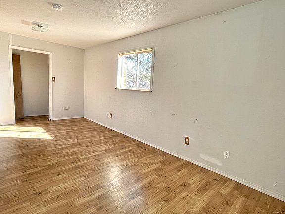 4th image of 508-185 Stoney Ln